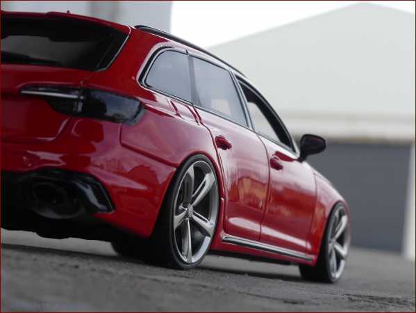 1:18 Audi RS4 Avant (B9) RED EDITION